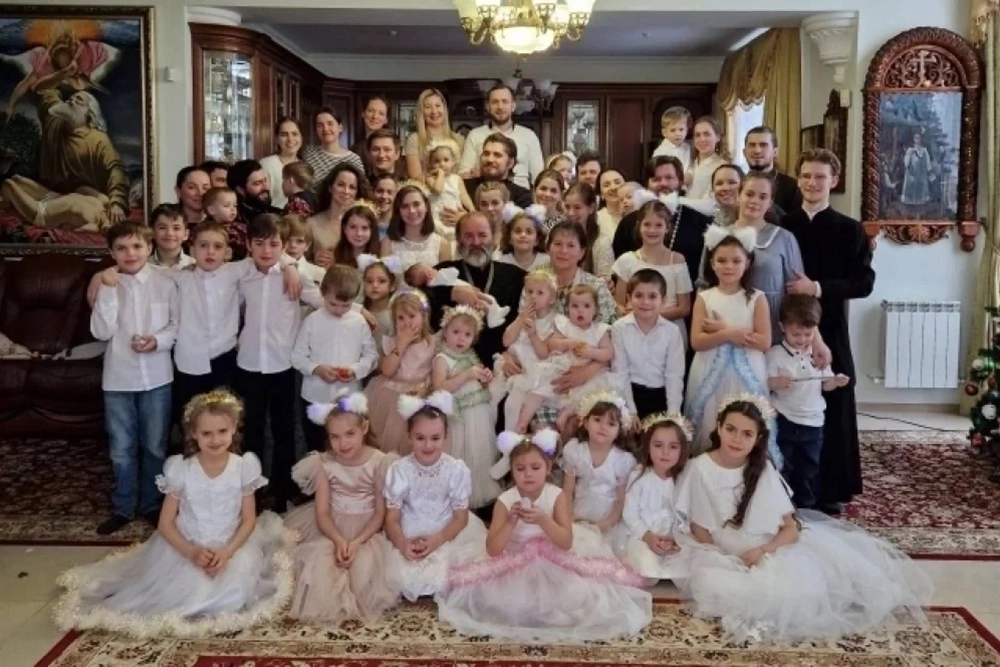  «Мать-героиня» Надежда Осяк с детьми.