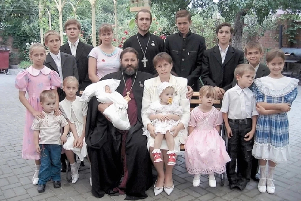  «Мать-героиня» Надежда Осяк с мужем и детьми.