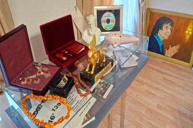 Среди переданных в Казань личных вещей Софии Губайдулиной — её награды, украшения, музыкальный инструмент. 