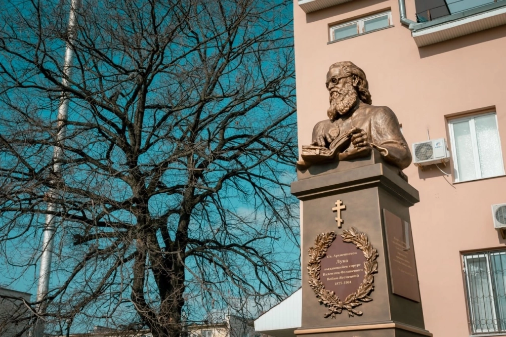 Еще один памятник святителю Луке открыли на днях в Симферополе.