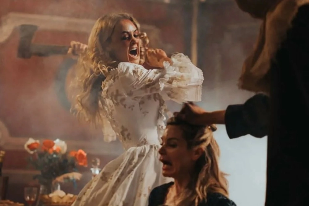 «Проклятие Золушки: Кровь на туфельке» (Cinderella's Curse) — британский фильм 2024 года в жанре хоррора, основанный на классической диснеевской сказке о Золушке.