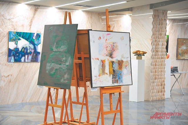 Художников, чьи работы представлены на выставке, вдохновляли полотна Шагала.