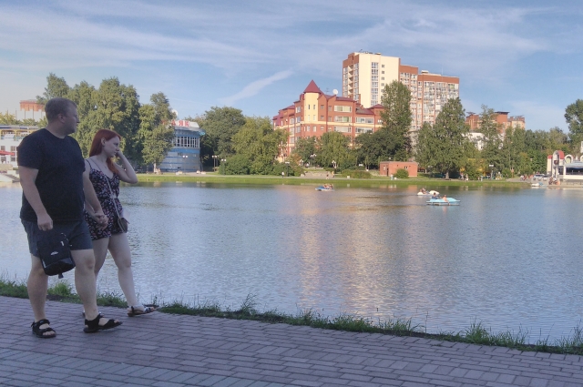 Набережная Белого озера - одно из любимых мест томичей для прогулок. Кеемерову тоже не помешала бы набережная у воды в центре города.