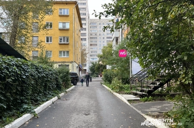 Проход к детскому саду действительно есть.