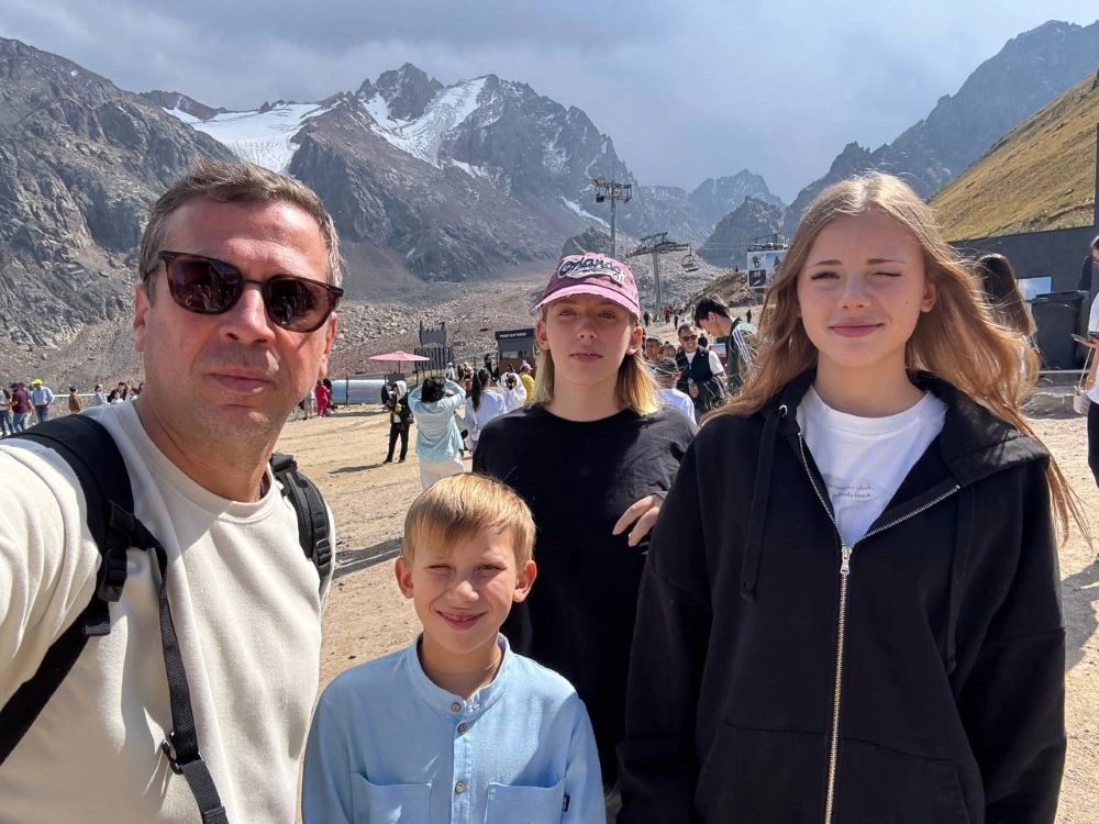 Андрей Мерзликин с детьми.