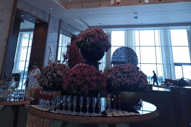 Лобби отелей служат местами досуга с барами и удобными зонами для общения.