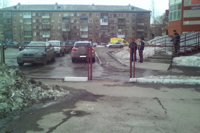 ДТП произошло утром 7 апреля во дворе дома на ул. Семченко, 6.