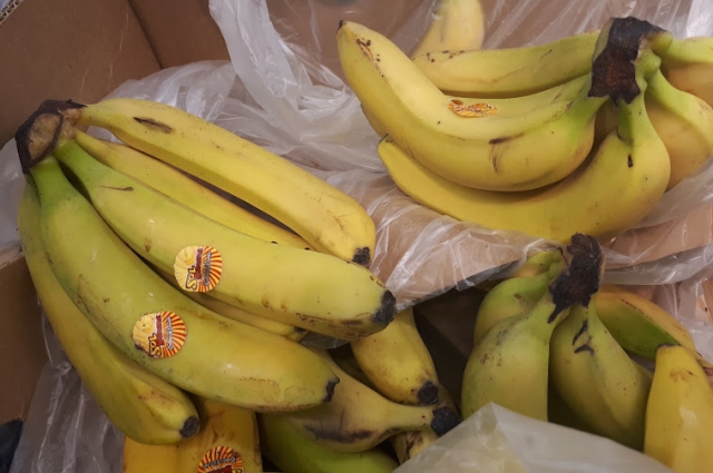 Курьер не может купить 700 граммов бананов вместо заказанных килограмма. 