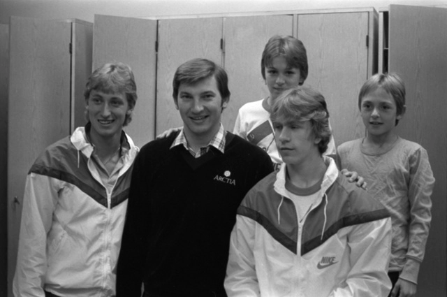 Уэйн Гретцки с младшими братьями в Москве. 1982 г.