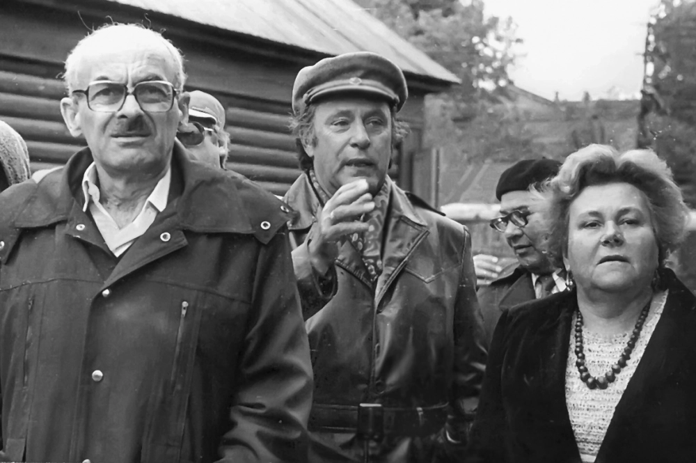 В поездке по декабристским местам с Б. Окуджавой и Л. Либединской.