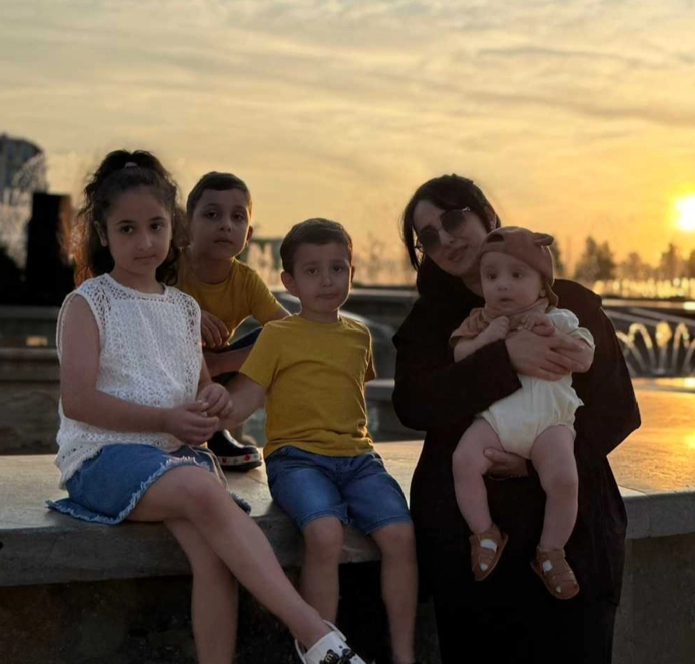 Лейла Магомедова со своей дружной большой семьёй на отдыхе.