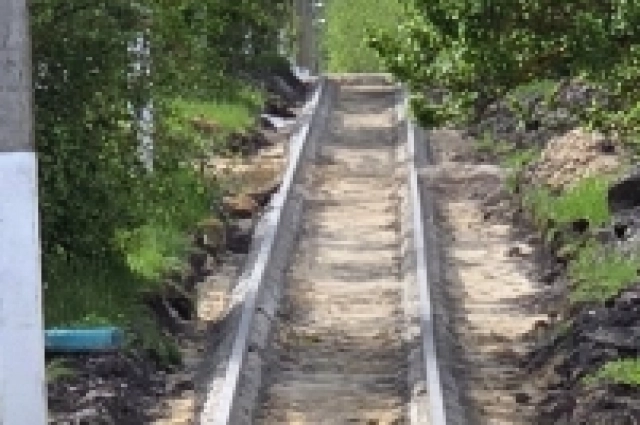 Бордюр в Богородском сделали, а про сам тротуар забыли?
