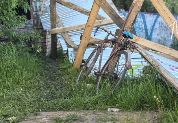 Неизвестно, кто может быть внутри недостроя.