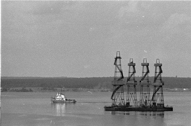 Полазненское нефтяное месторождение, разработка которого началась в 1949 г., попало в зону затопления водохранилища Камской ГЭС