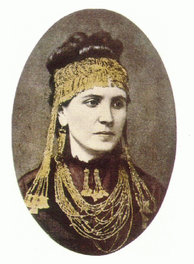 Фотография Софии Шлиман в украшениях из «Клада Приама». Около 1874 года.