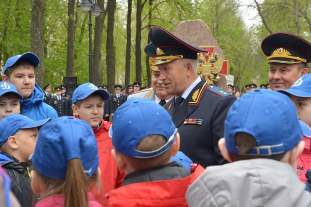 Ребят приветствовал начальник краевого главка Виктор Кошелев.