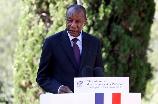 Президент Гвинеи Альфа Конде во время церемонии, посвященной 75-й годовщине высадки союзников в Провансе во время Второй мировой войны, которые помогли освободить юг Франции, в Булури, Франция, 15 августа 2019 года.