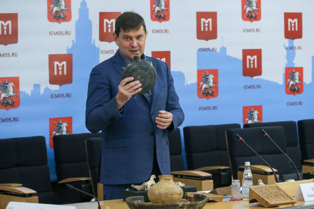 Руководитель департамента культурного наследия Москвы Алексей Емельянов во время пресс-конференции «Итоги археологического сезона 2021 года».
