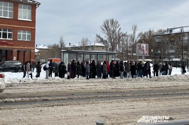 Остановка «Авторадио» в сторону Южной дамбой.
