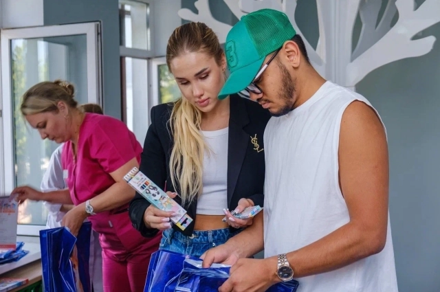 Семья поддерживает девушку и гордится ею.