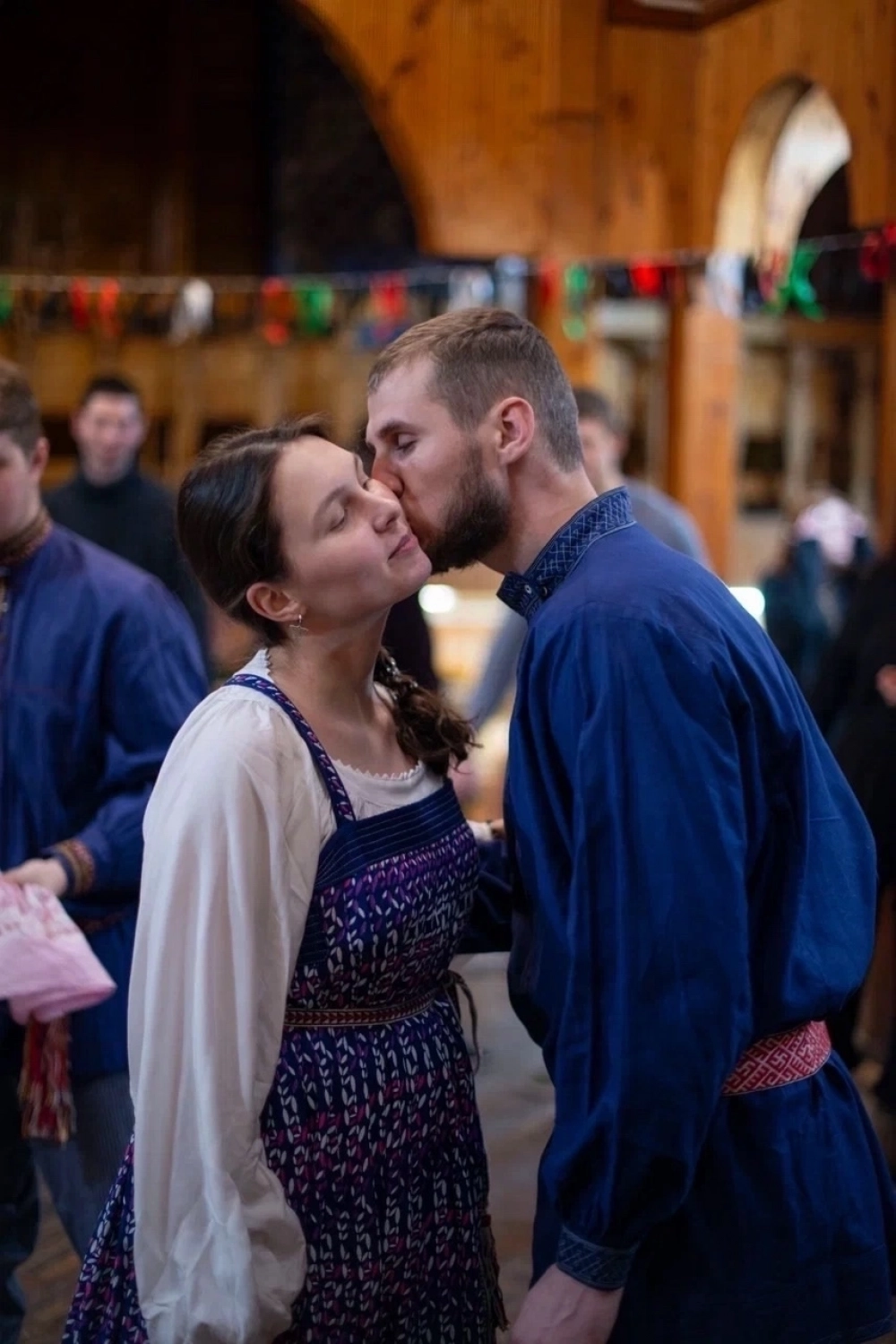 Идея была простая - собраться с друзьями, а в итоге мы организовали целое объединение для продвижения фольклора через вечёрки, мастер-классы, концерты. 