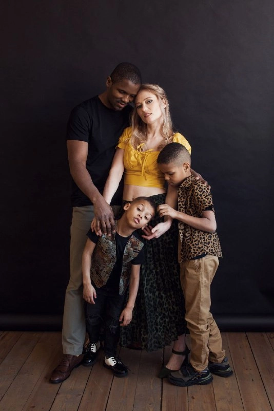 Дома доктор Кристиан нередко выступает в качестве повара, причем готовит не только африканские угощения, но и традиционные русские блюда. 