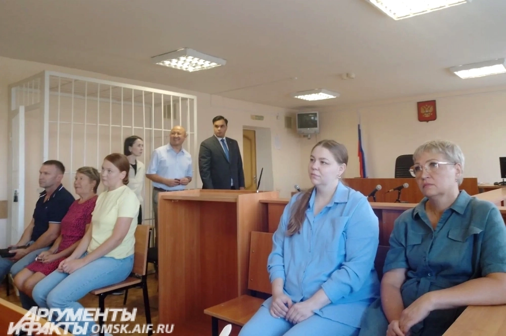 Пассажиры рейса, пришедшие поддержать капитана Белова.