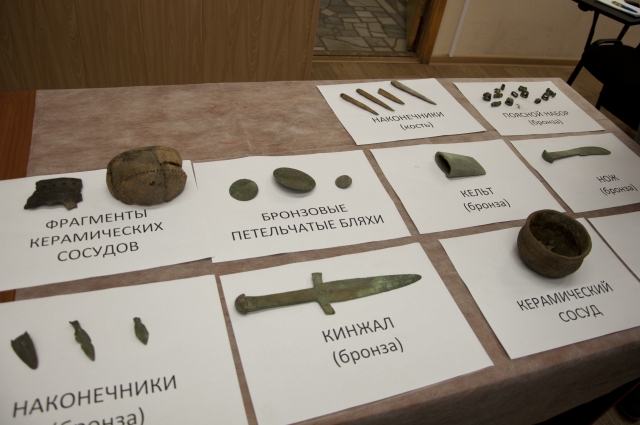 Археологи обнаружили в могиле воина бронзовые предметы.