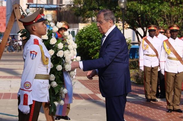 Сергей Лавров принял участие в церемонии возложения венка к памятнику Хосе Марти. Гавана, 20 апреля 2023 года.