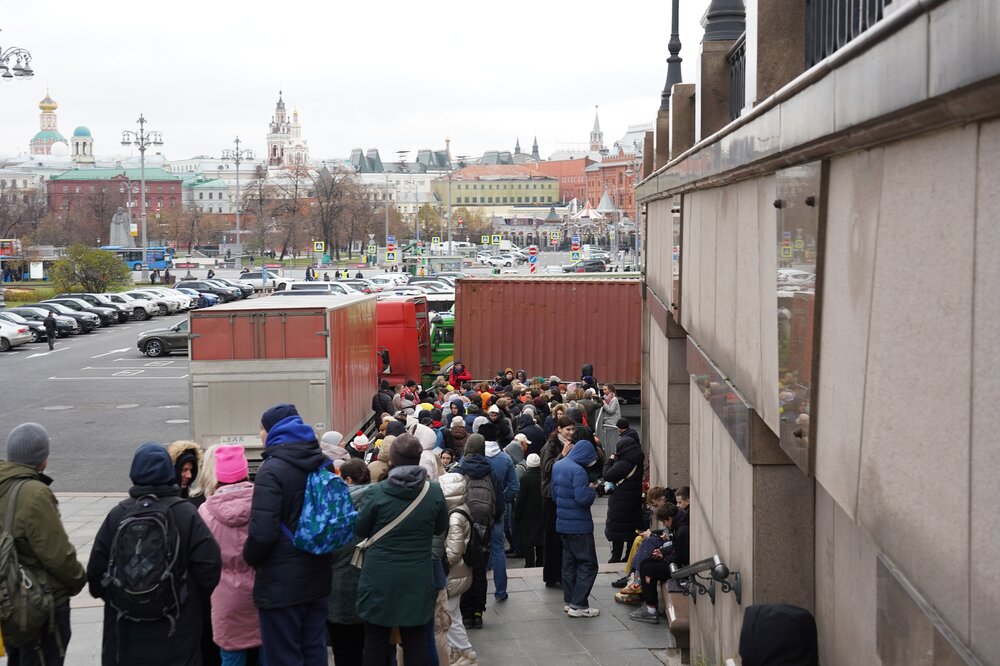 Очередь за билетами на балет, 2023 г.