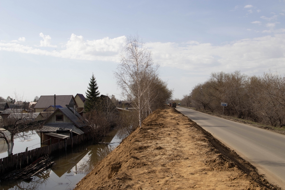 Насыпь вдоль СНТ вблизи микрорайона Вороновка.