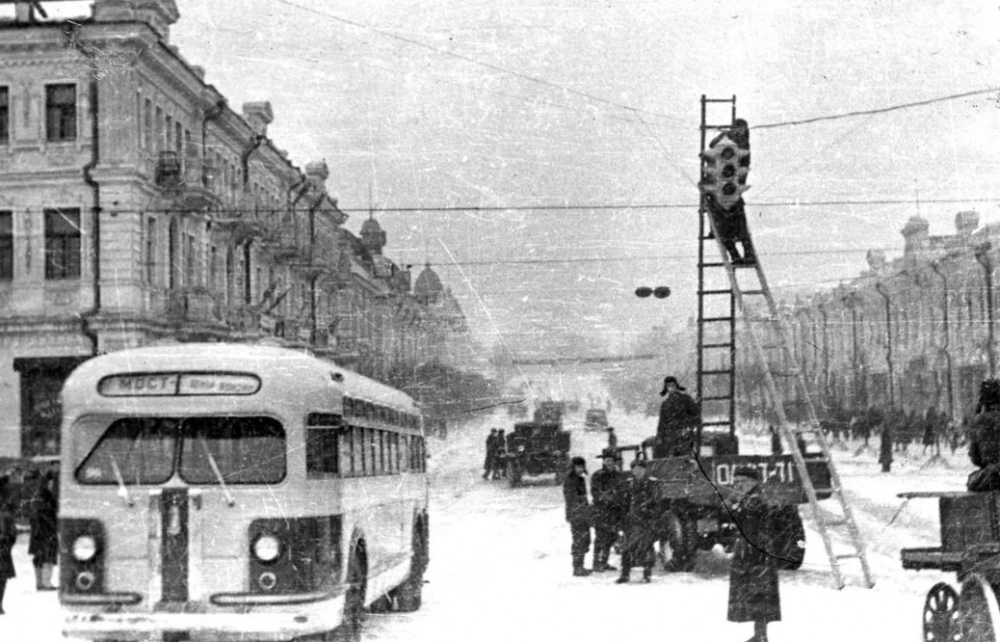 Первый светофор в Омске появился зимой.