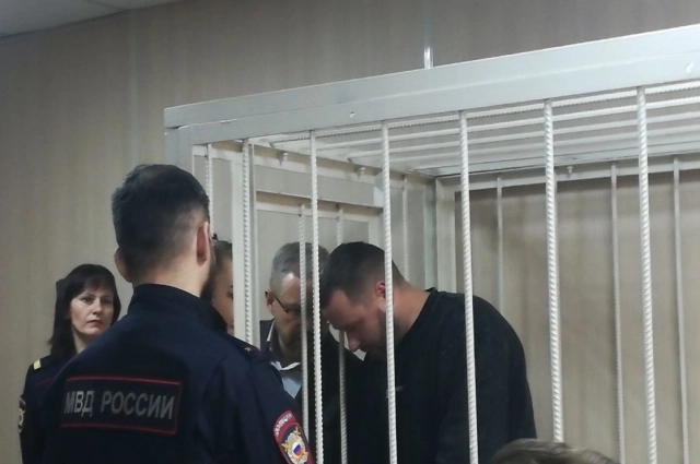 Сергей Турков с адвокатом в суде.