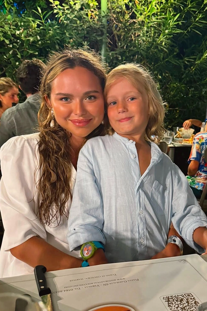 Стефания с братом.