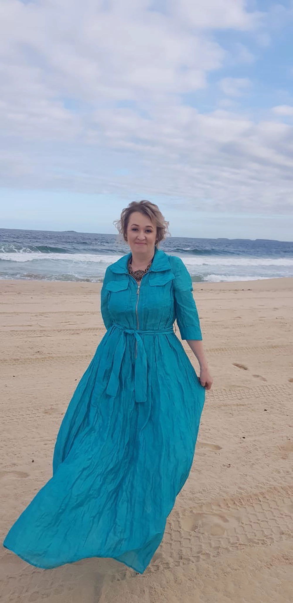 Елена Томас.