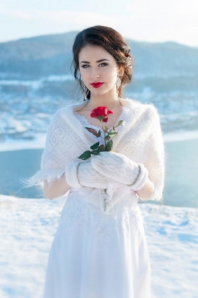 21-летняя студентка Елена Цапок входит в десятку красивейших девушек Красноярского края.