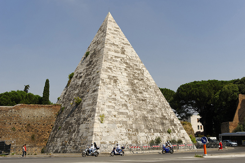 Пирамида Гая Цестия