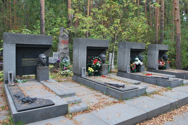 Широкореченское кладбище.