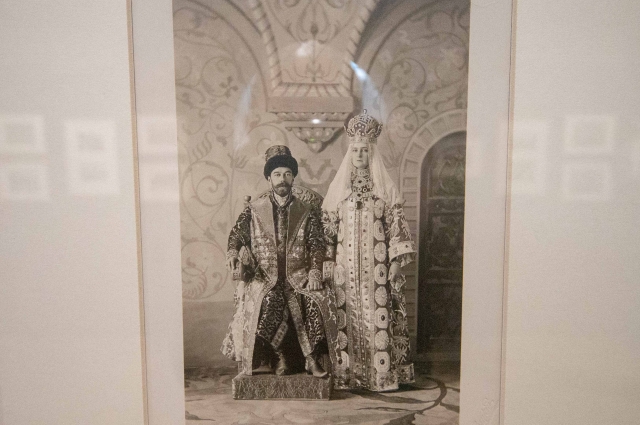 Николай II и Александра Фёдоровна на костюмированном балу 1903 года в русских народных костюмах XVII века.