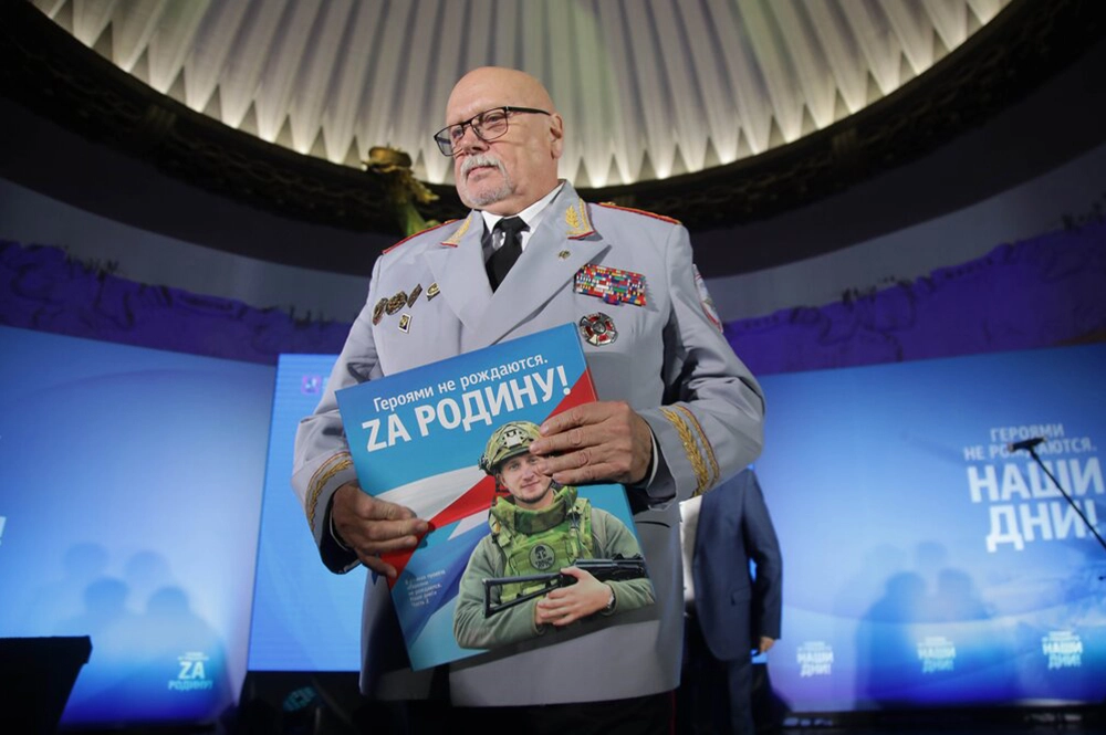 Генерал-лейтенант, руководитель центрального исполкома общественной организации «Офицеры России» Александр Михайлов.