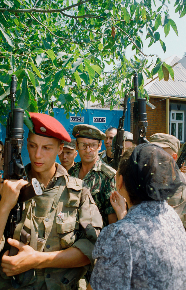 Чеченская мать обращается к командующему объединенной группой федеральных войск генерал-лейтенату Анатолию Романову 