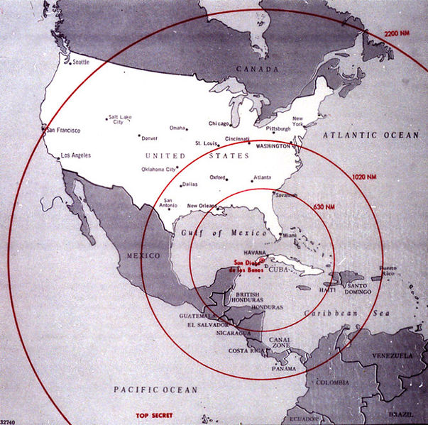 Зоны поражения ракетами территории США: Р-14 (бо́льший радиус), Р-12 (средний радиус), тактическими ракетами (малый радиус).