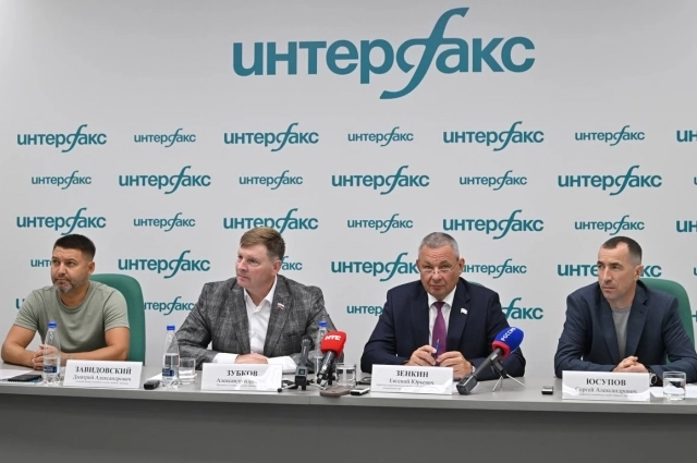 Основой клуба должны стать местные игроки, уверено руководство команды.