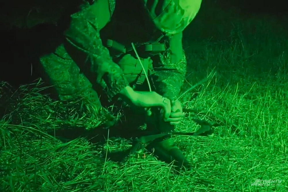 Подготовка боевого дрона к вылету.