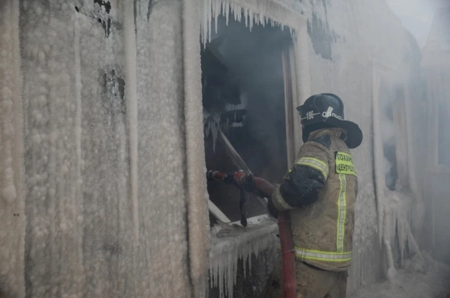 Конструкции дома продолжают разбирать.