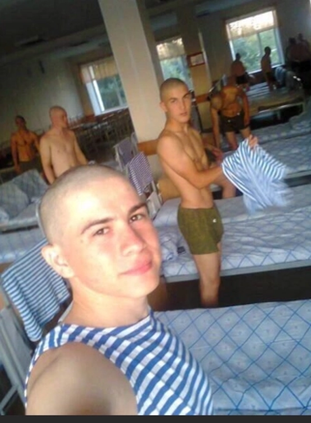 В казарме.