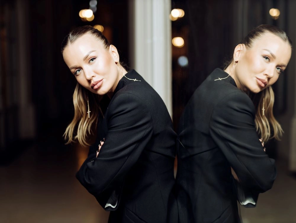 Анастасия Краттли собрала небольшую личную коллекцию арт-предметов