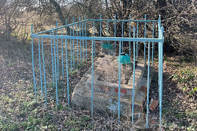 Вот так пока выглядит могила Неизвестного солдата на Лысой горе.