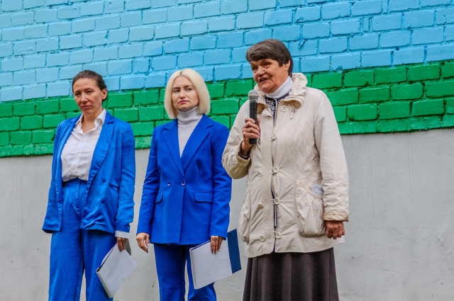 «Истребитель в небесном просторе». В Билимбае открыли «авиационный» мурал 