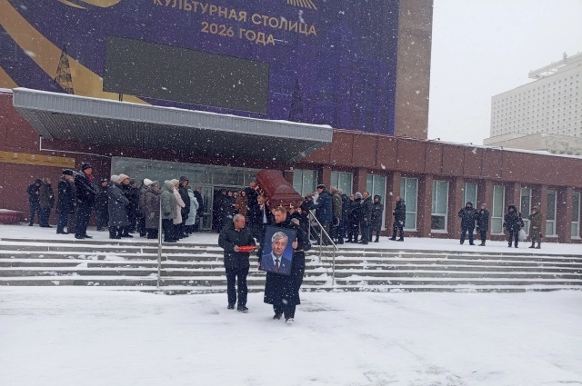 Бывшего мэра Омска похоронили на Старо‑Северном мемориальном кладбище.